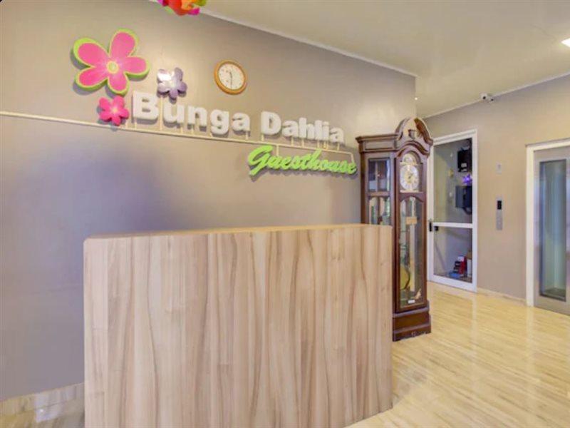OYO 4005 Bunga Dahlia Guest House Jakarta Exterior foto
