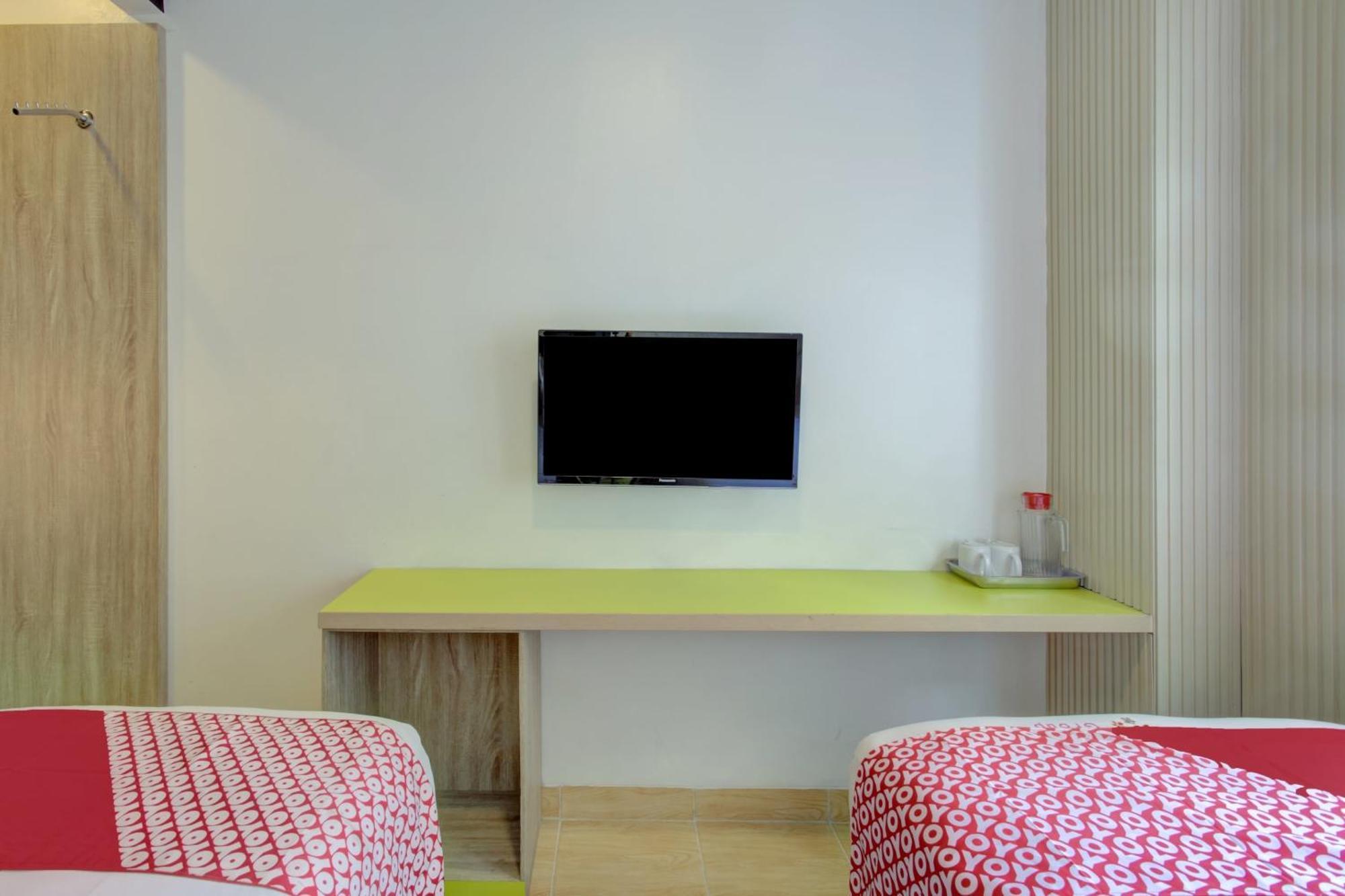 OYO 4005 Bunga Dahlia Guest House Jakarta Exterior foto