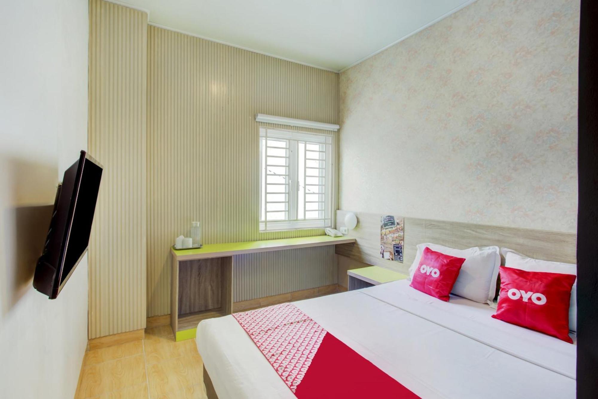OYO 4005 Bunga Dahlia Guest House Jakarta Exterior foto