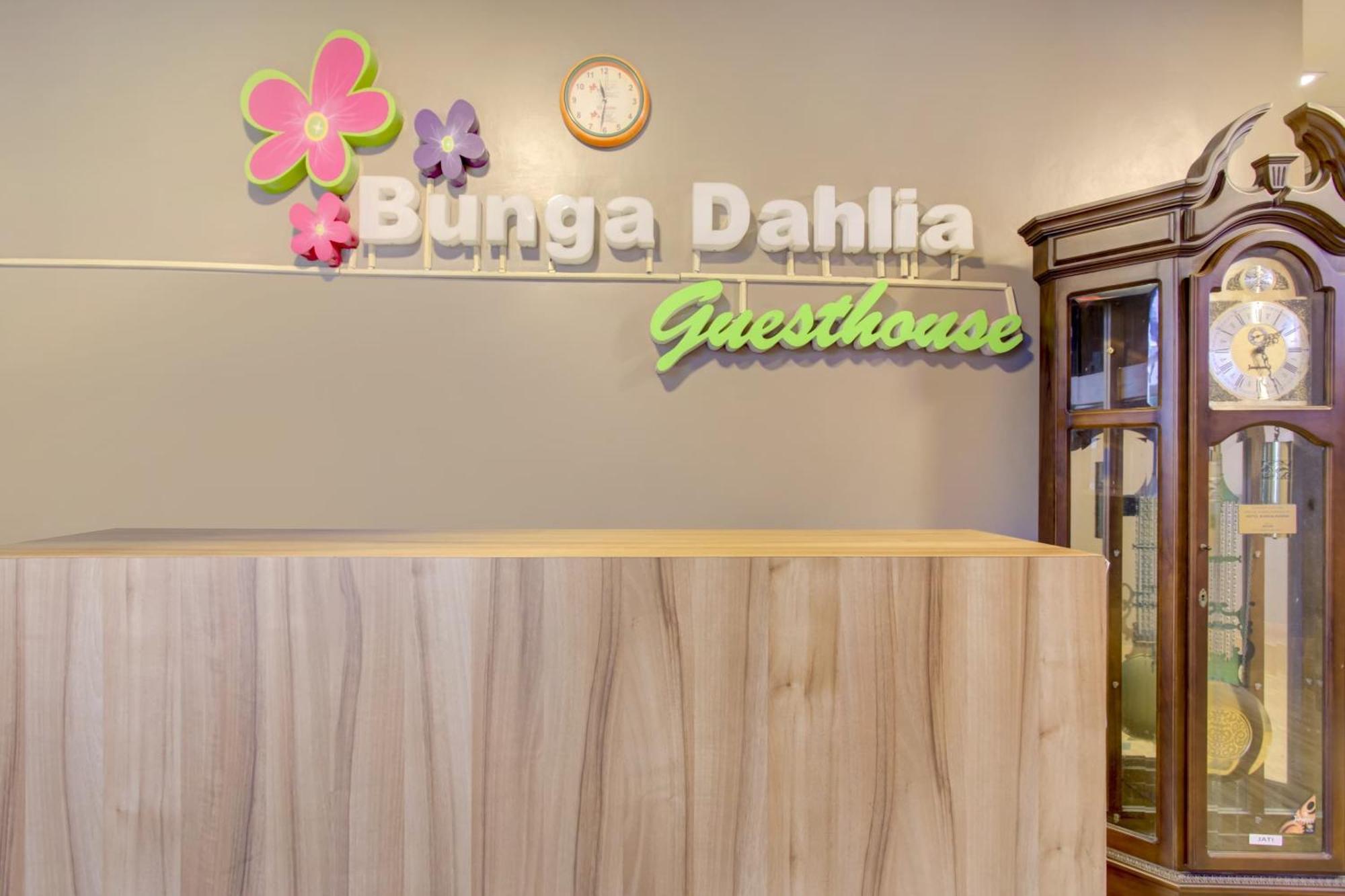OYO 4005 Bunga Dahlia Guest House Jakarta Exterior foto