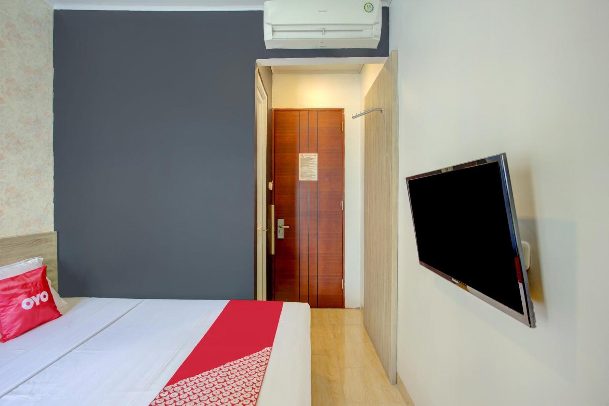 OYO 4005 Bunga Dahlia Guest House Jakarta Exterior foto
