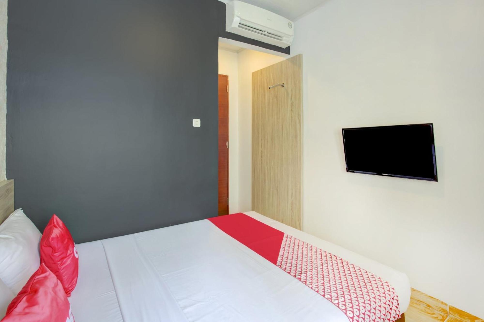 OYO 4005 Bunga Dahlia Guest House Jakarta Exterior foto