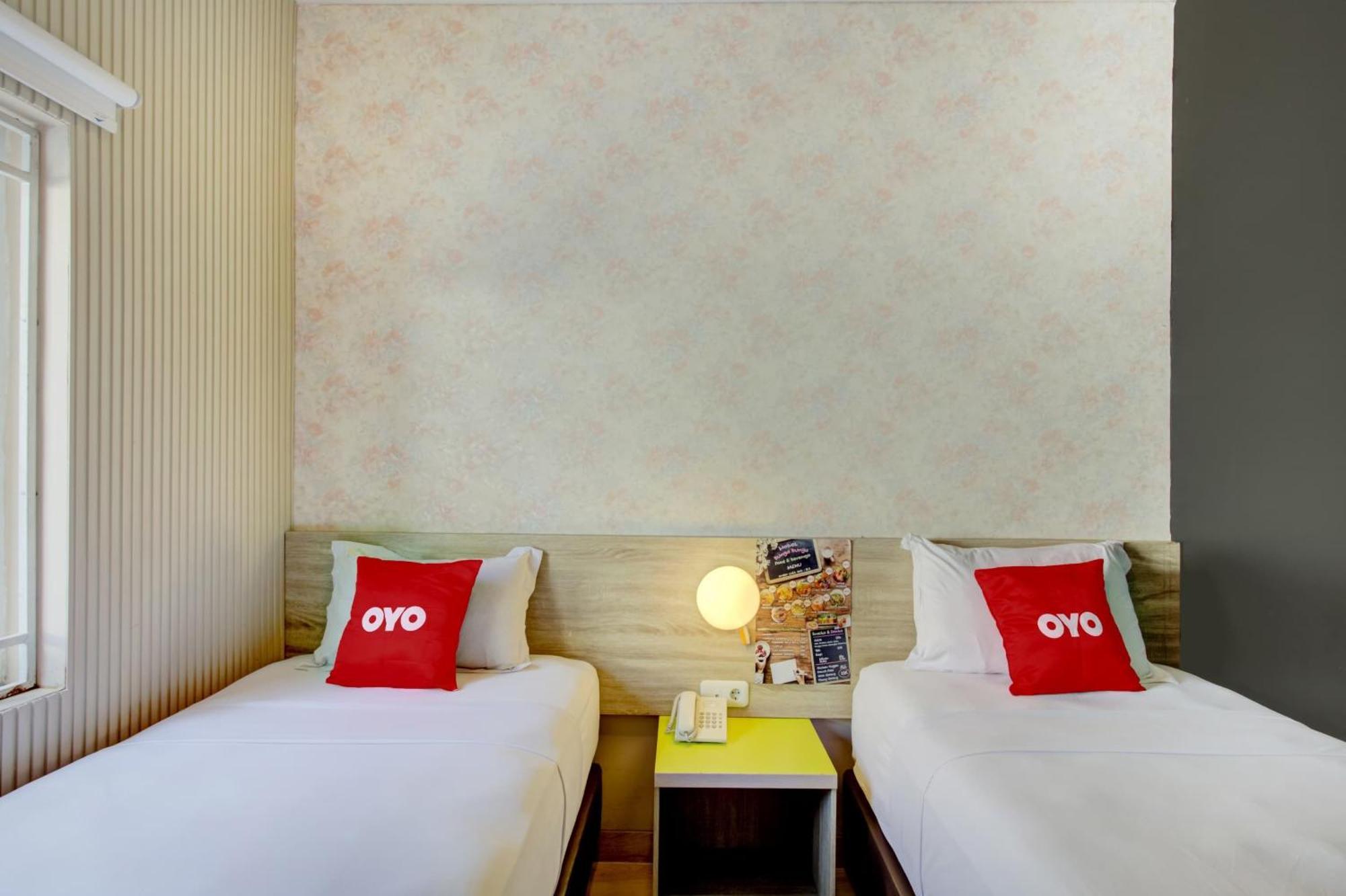 OYO 4005 Bunga Dahlia Guest House Jakarta Exterior foto