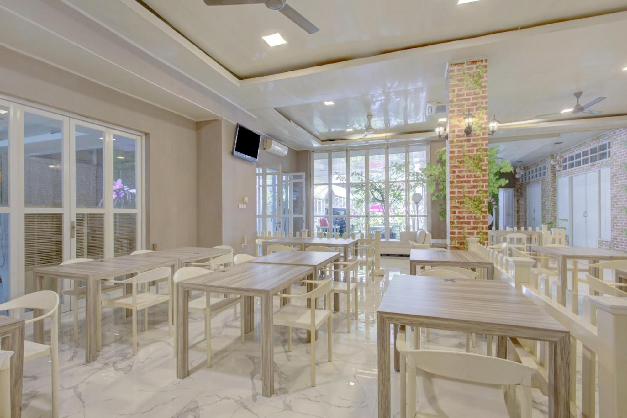 OYO 4005 Bunga Dahlia Guest House Jakarta Exterior foto