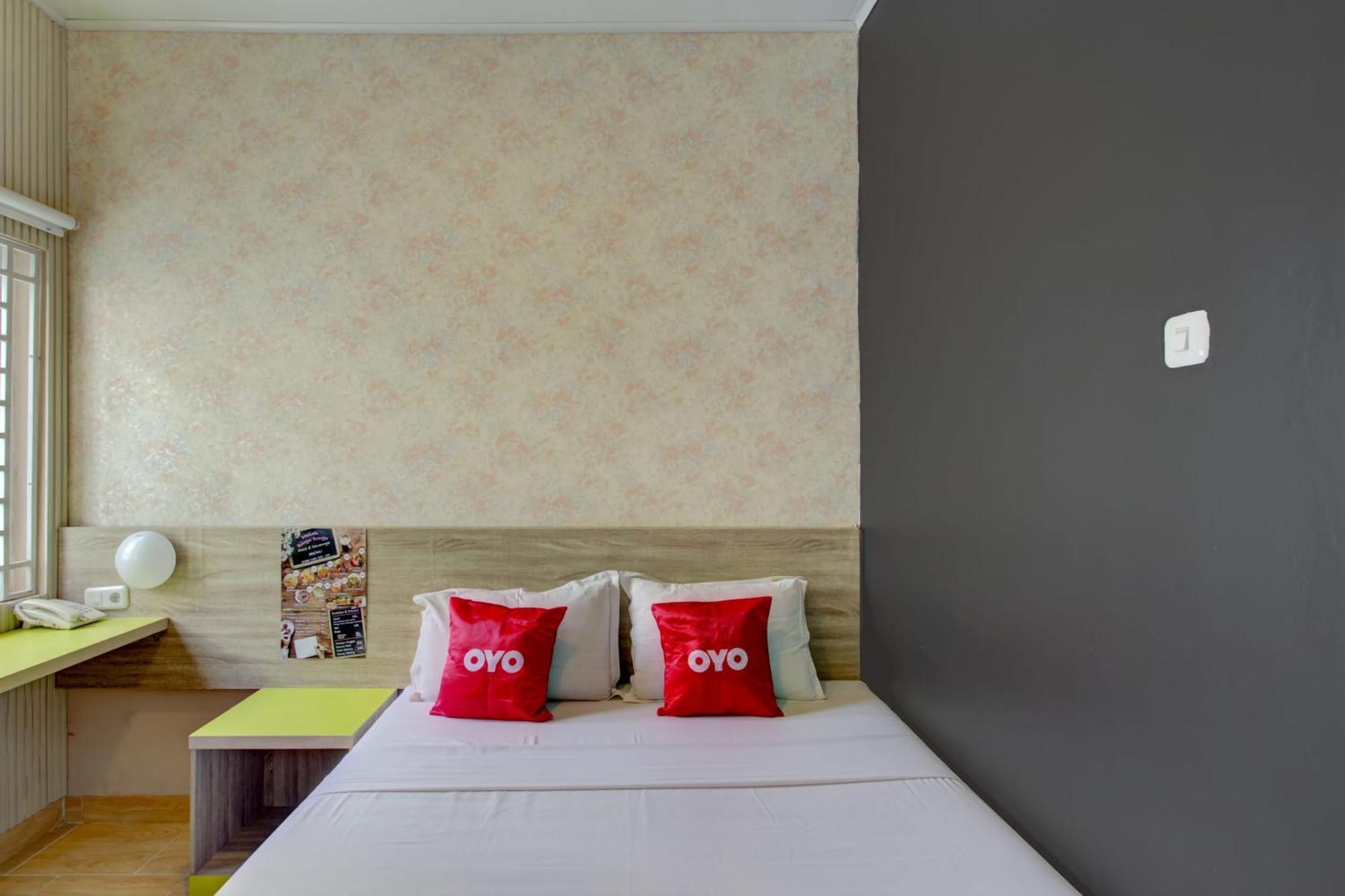 OYO 4005 Bunga Dahlia Guest House Jakarta Exterior foto