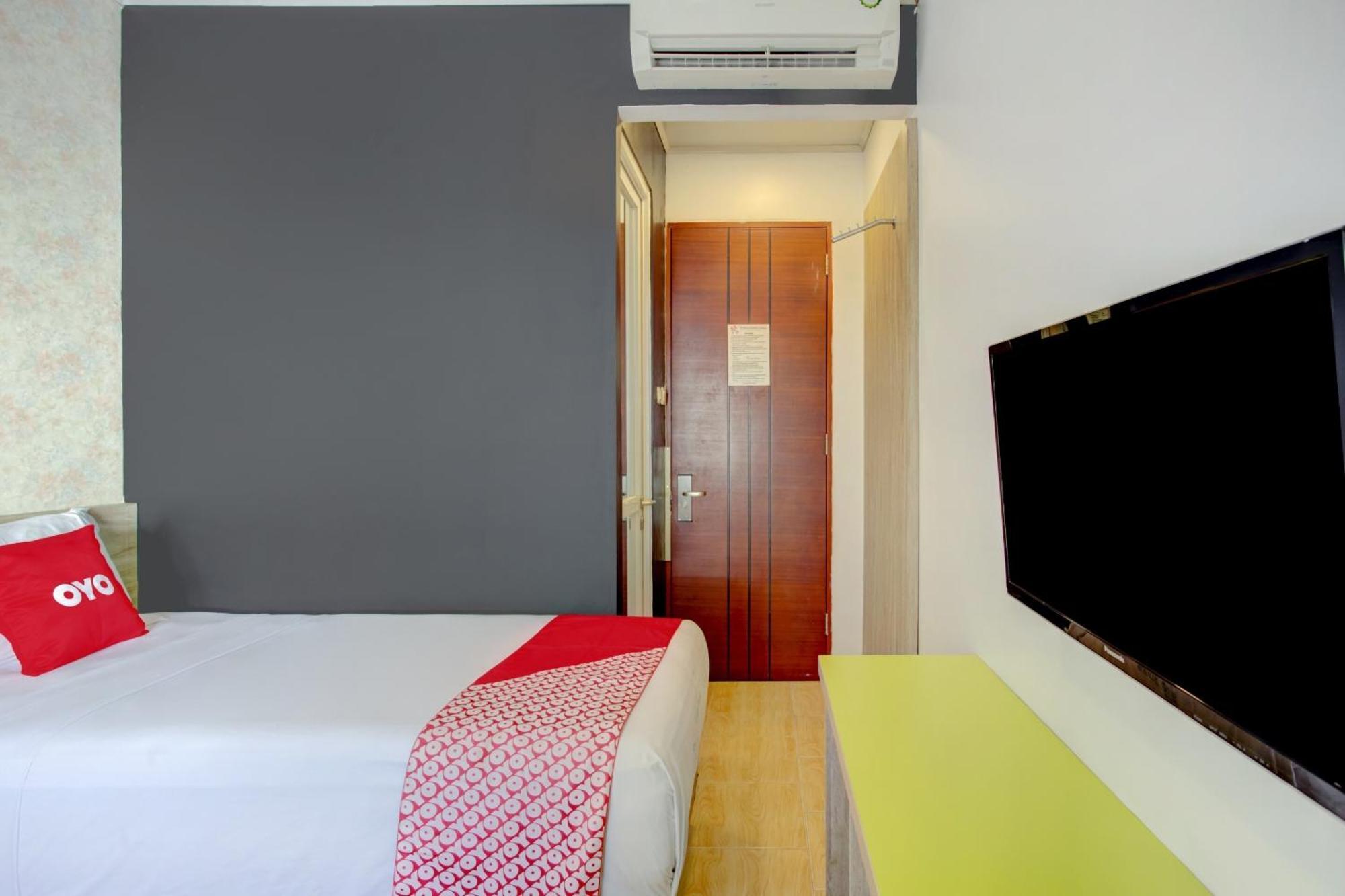 OYO 4005 Bunga Dahlia Guest House Jakarta Exterior foto