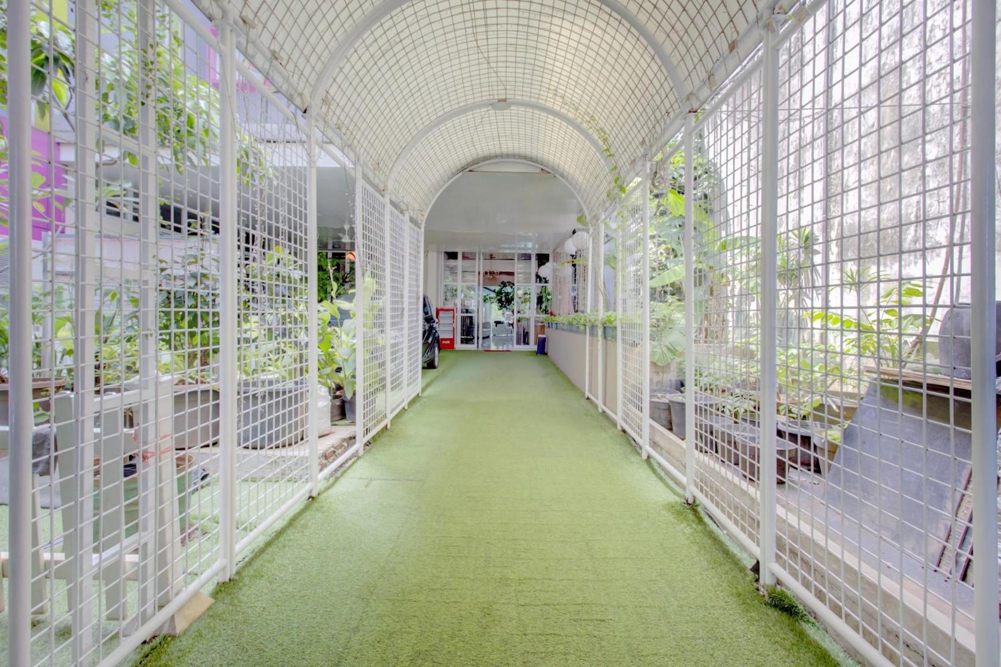 OYO 4005 Bunga Dahlia Guest House Jakarta Exterior foto