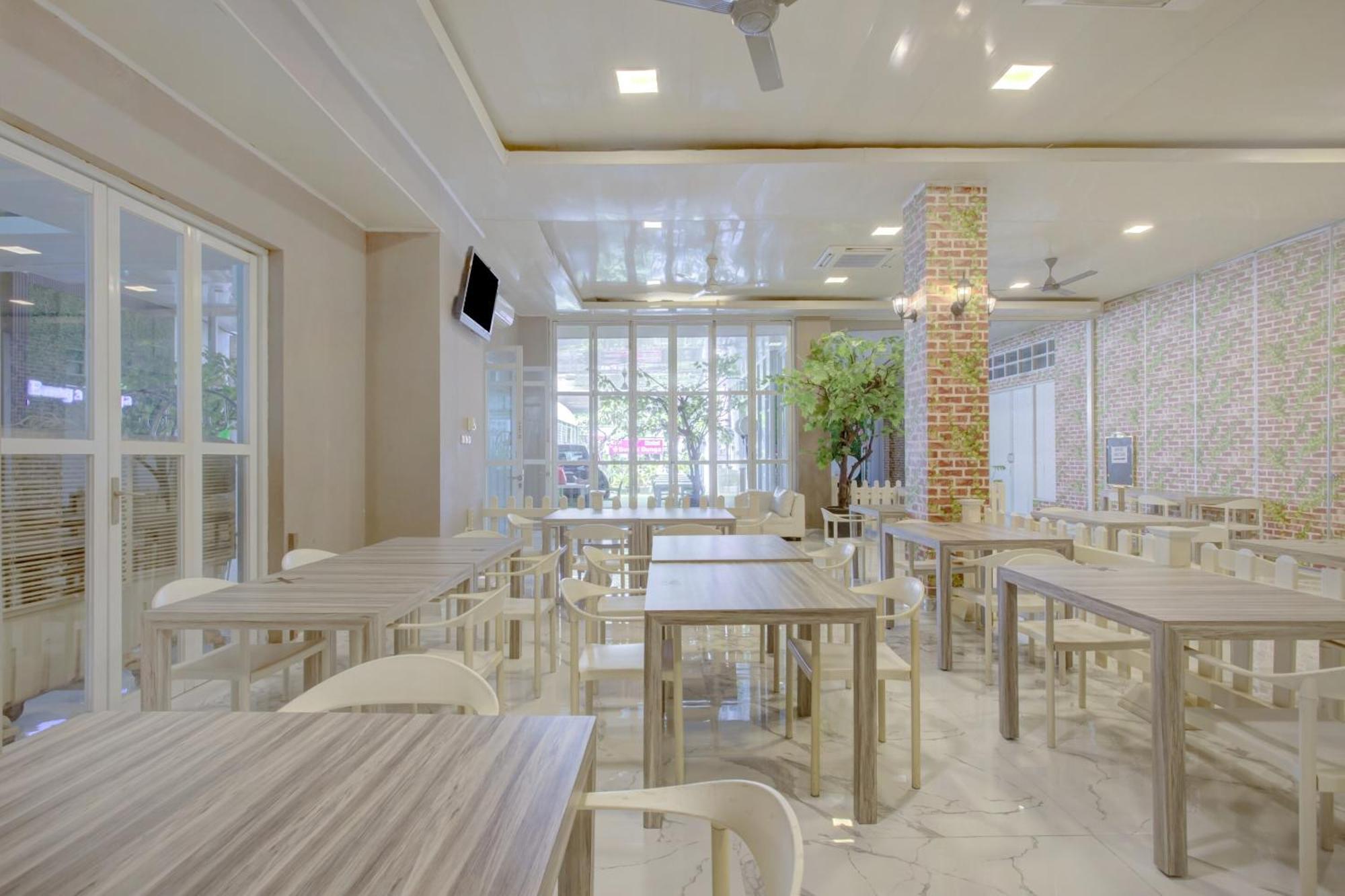OYO 4005 Bunga Dahlia Guest House Jakarta Exterior foto