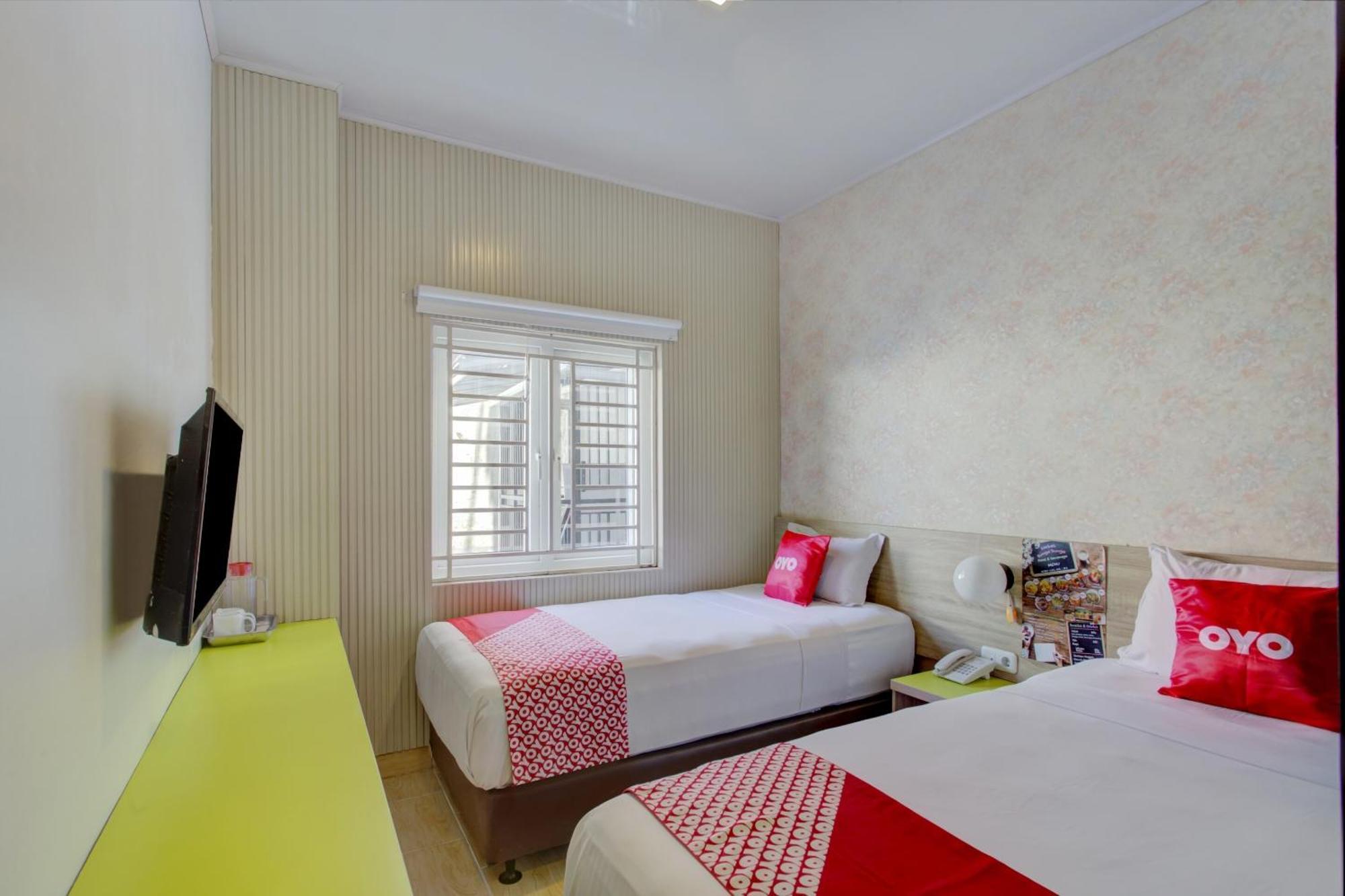 OYO 4005 Bunga Dahlia Guest House Jakarta Exterior foto