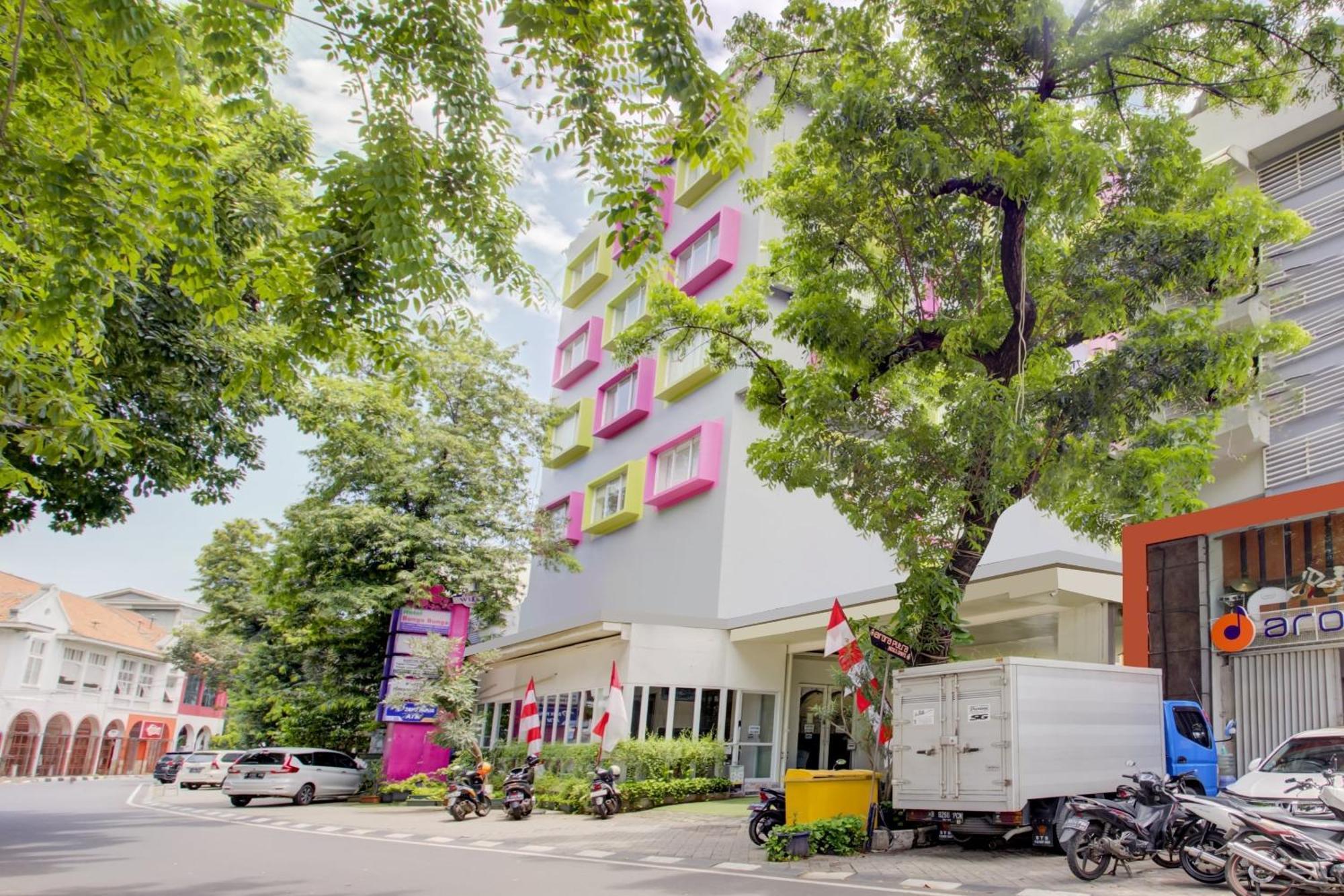 OYO 4005 Bunga Dahlia Guest House Jakarta Exterior foto